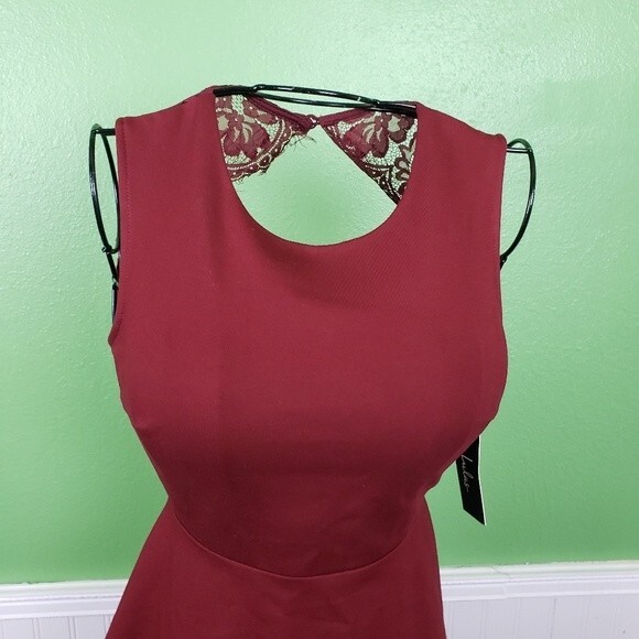 Lulus NWT Burgandy Short Lace Fit and Flare Dress Size Small - Picture 6 of 11